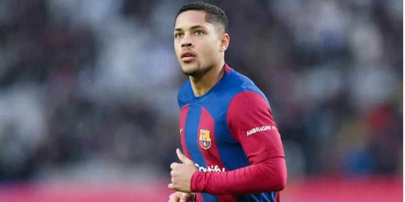 Vitor Roque ăn mừng hat-trick lịch sử