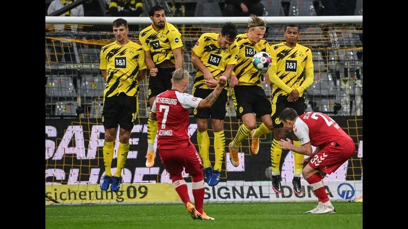 Freiburg vs Dortmund trong trận bóng đá sôi Freiburg vs Dortmund trong trận bóng đá sôi
