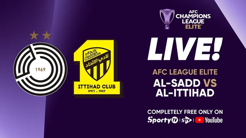 Cầu thủ Al Sadd và Al Ittihad tranh chấp bóng trên sân cỏ Cầu thủ Al Sadd và Al Ittihad tranh chấp bóng trên sân cỏ