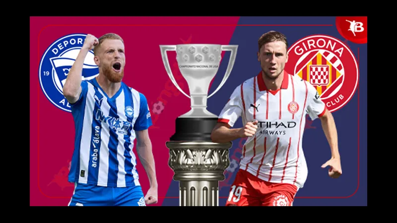 Cầu thủ Alaves và Girona tranh chấp quả bóng trên sân cỏ Cầu thủ Alaves và Girona tranh chấp quả bóng trên sân cỏ