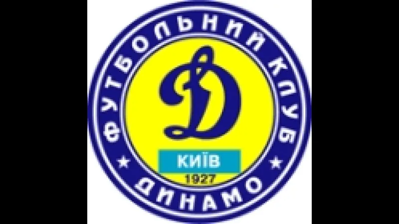 Cầu thủ Dynamo Kyiv tung cú sút mạnh vào khung thành của Rukh Lviv Cầu thủ Dynamo Kyiv tung cú sút mạnh vào khung thành của Rukh Lviv